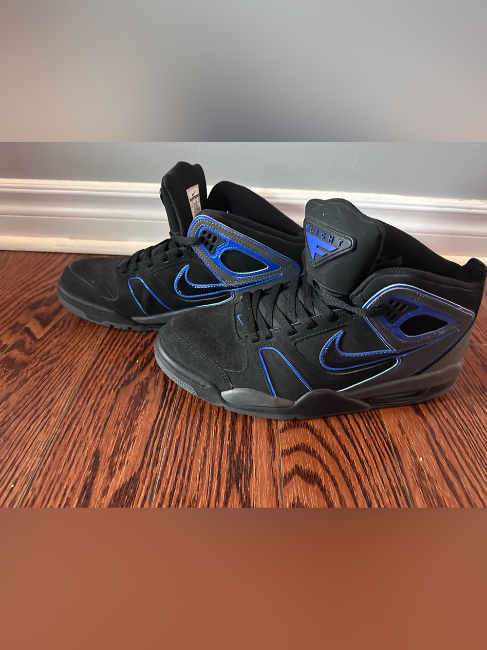 Nike Air Flight Falcon (mid-top casual hoops sneaker)